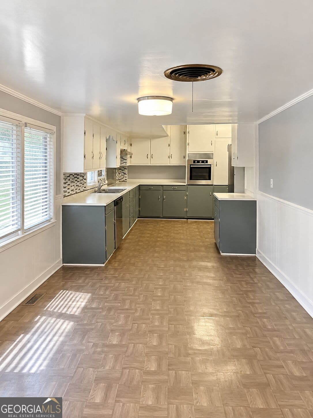 3 bedroom, 1.5 bathroom, 2,170 sq ft single family residence for sale at 70 S Butler Street, Camilla, GA 31730 — photo 3