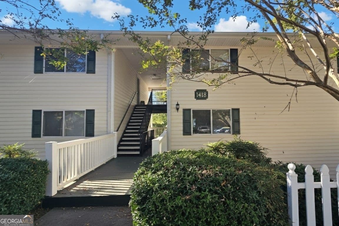 1 bedroom, 1 bathroom, 627 sq ft condominium for sale at 1418 Foxhall Lane 8, Atlanta, GA 30316 — photo 1 of 48