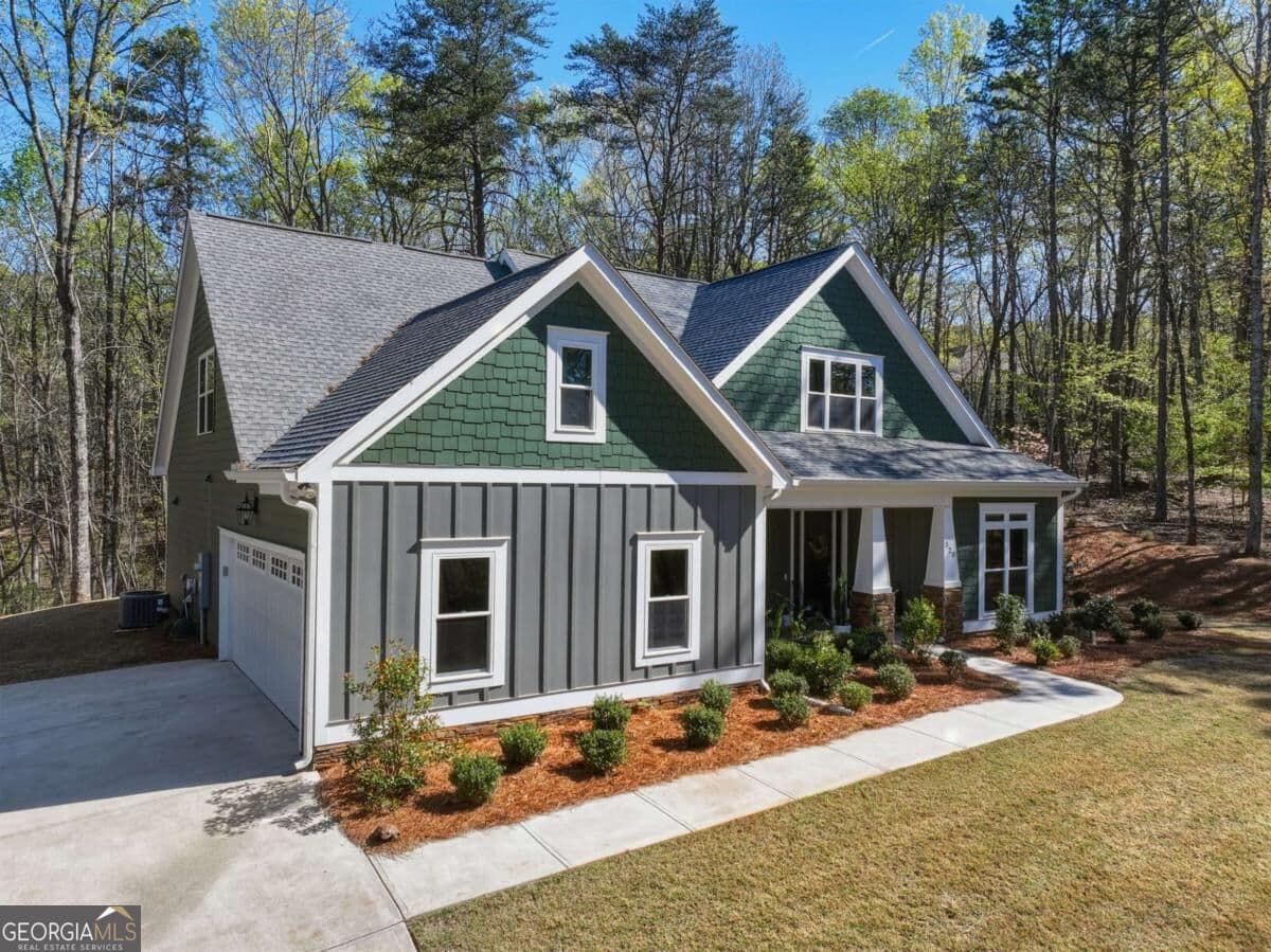 4 bedroom, 3 bathroom, 3,037 sq ft single family residence for sale at 320 Fern Park Drive, Dawsonville, GA 30534 — photo 2