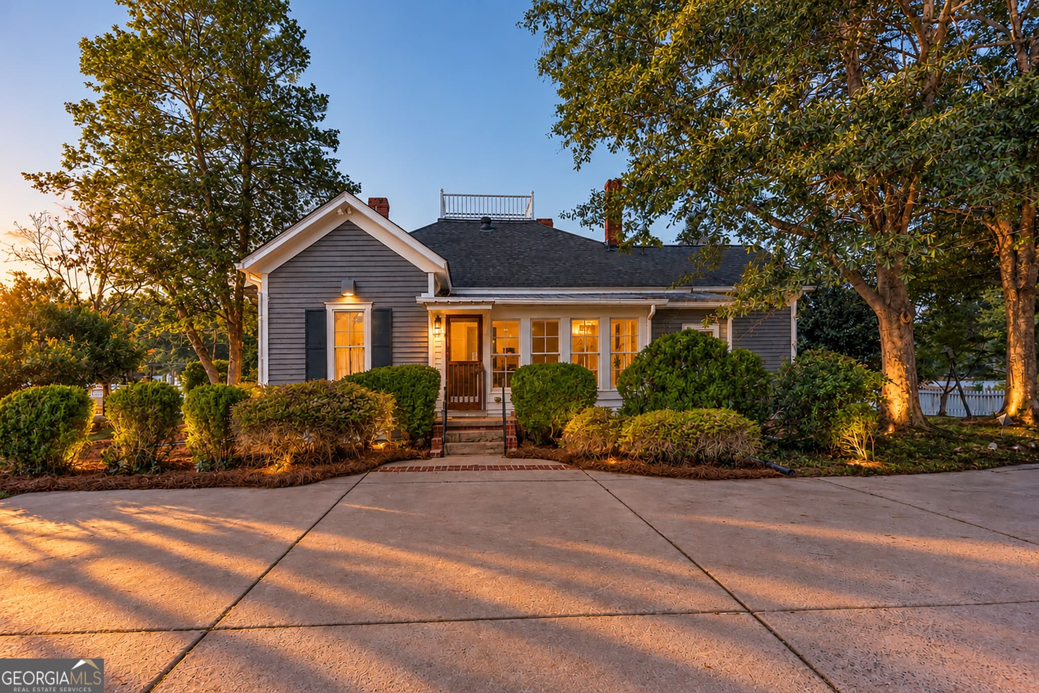 3 bedroom, 2 bathroom, 2,261 sq ft single family residence for sale at 215 East Dixie Highway, Rutledge, GA 30663 — photo 2