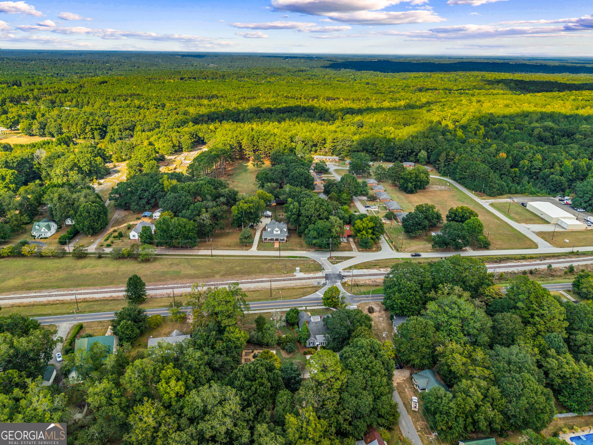 3 bedroom, 2 bathroom, 2,261 sq ft single family residence for sale at 215 East Dixie Highway, Rutledge, GA 30663 — photo 9