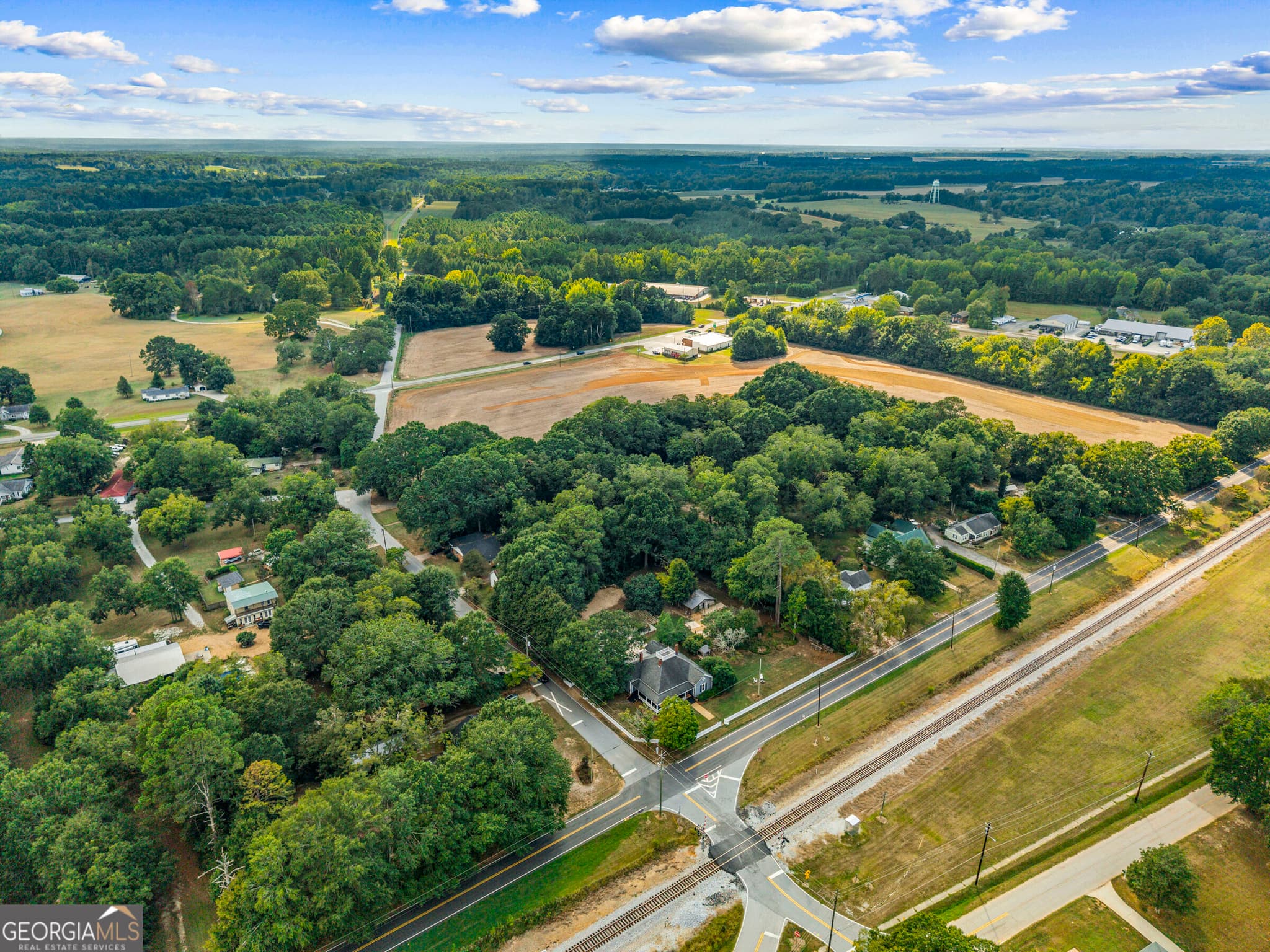3 bedroom, 2 bathroom, 2,261 sq ft single family residence for sale at 215 East Dixie Highway, Rutledge, GA 30663 — photo 4