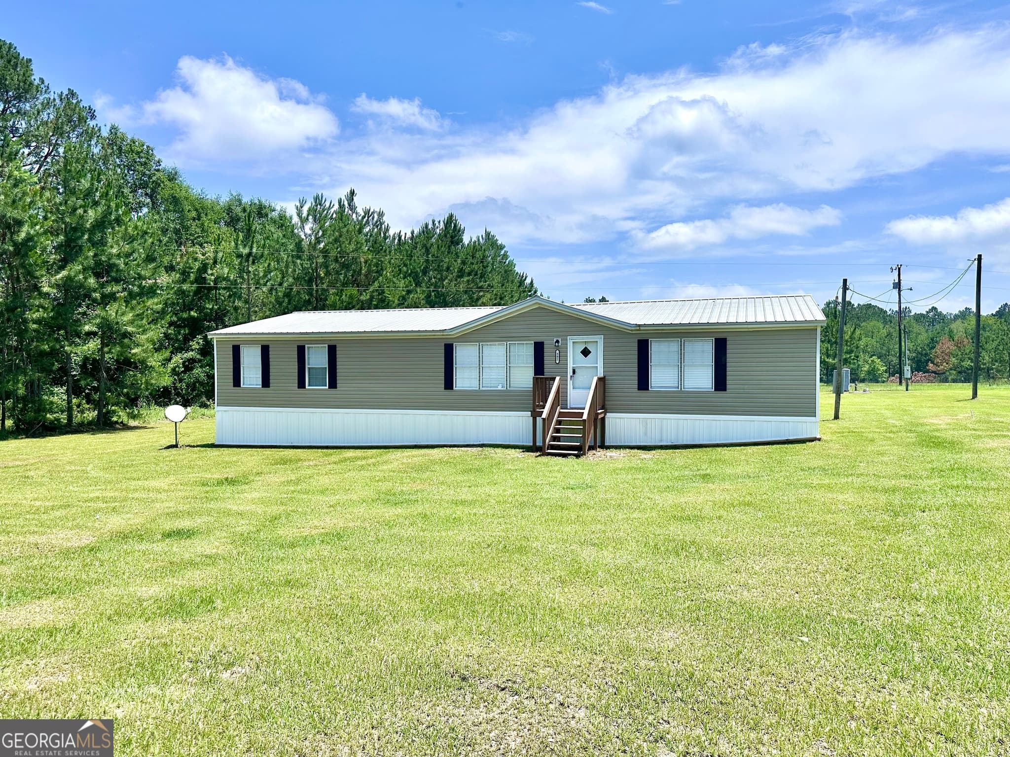 3 bedroom, 2 bathroom, 2,048 sq ft manufactured home,mobile home sold at 802 Alberta & Willie Robinson, Claxton, GA 30417