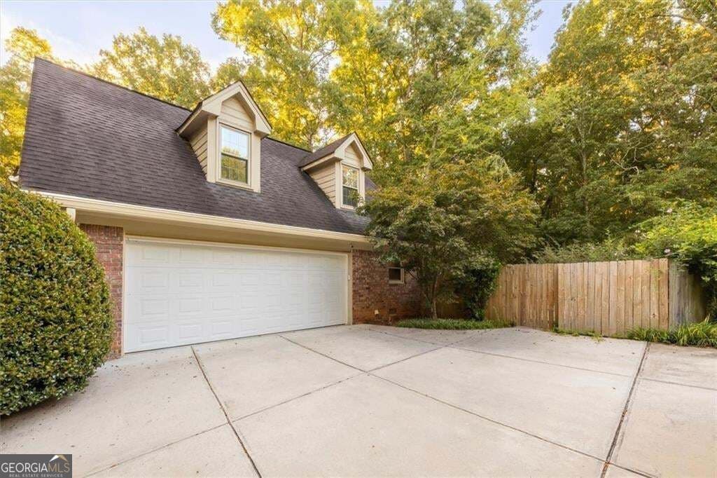 5 bedroom, 5 bathroom, 5,314 sq ft single family residence for sale at 6088 Mill Stone Run, Tucker, GA 30087 — photo 6
