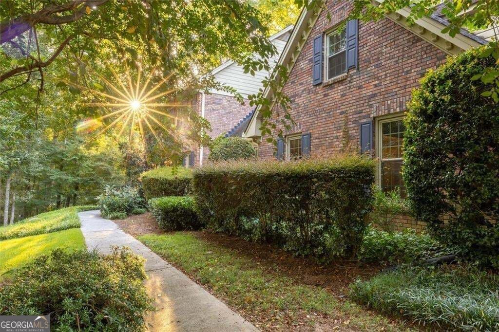 5 bedroom, 5 bathroom, 5,314 sq ft single family residence for sale at 6088 Mill Stone Run, Tucker, GA 30087 — photo 7