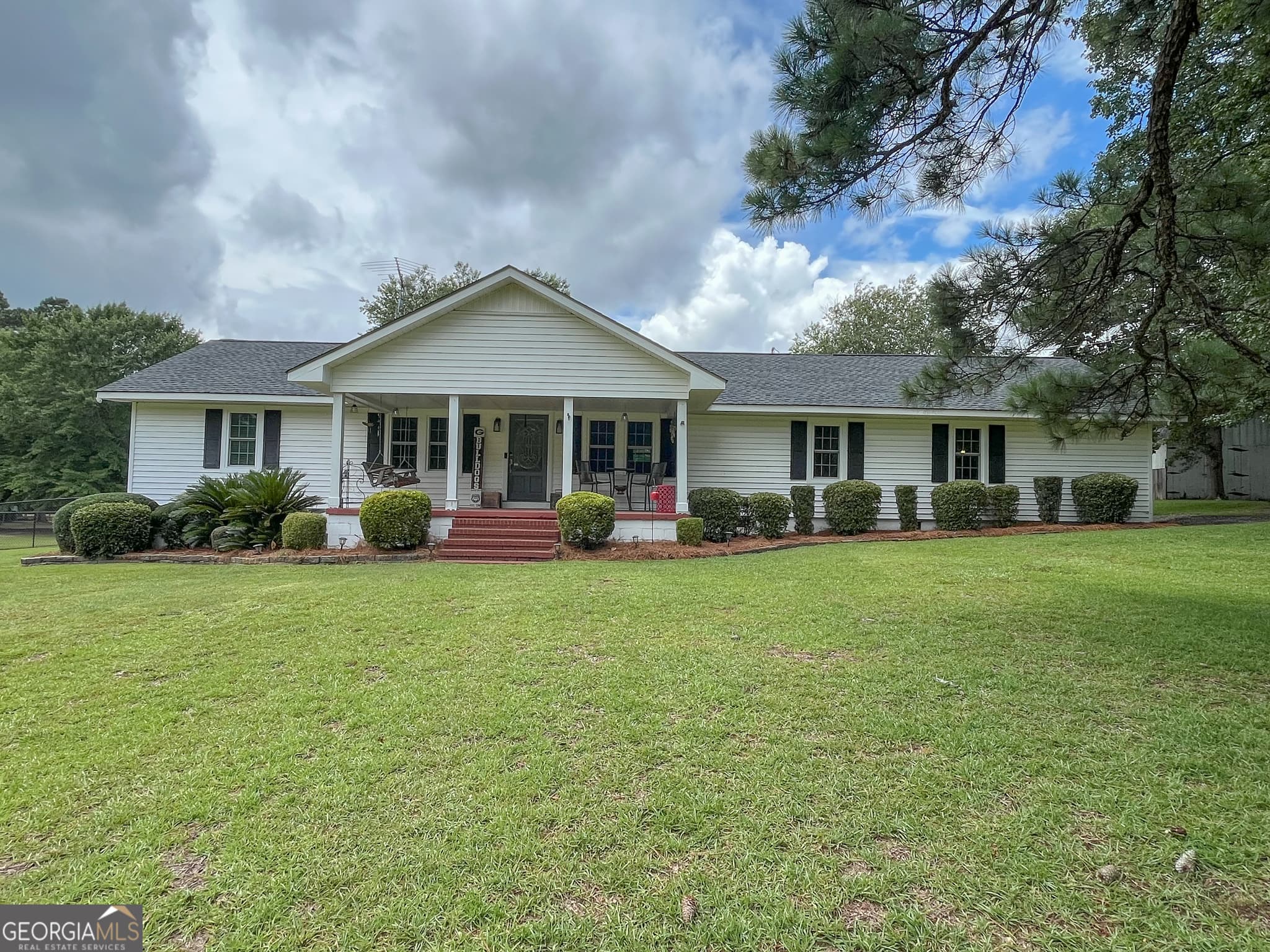 2 bedroom, 2 bathroom, 2,056 sq ft single family residence under contract at 431 Strickland Road, Dublin, GA 31021