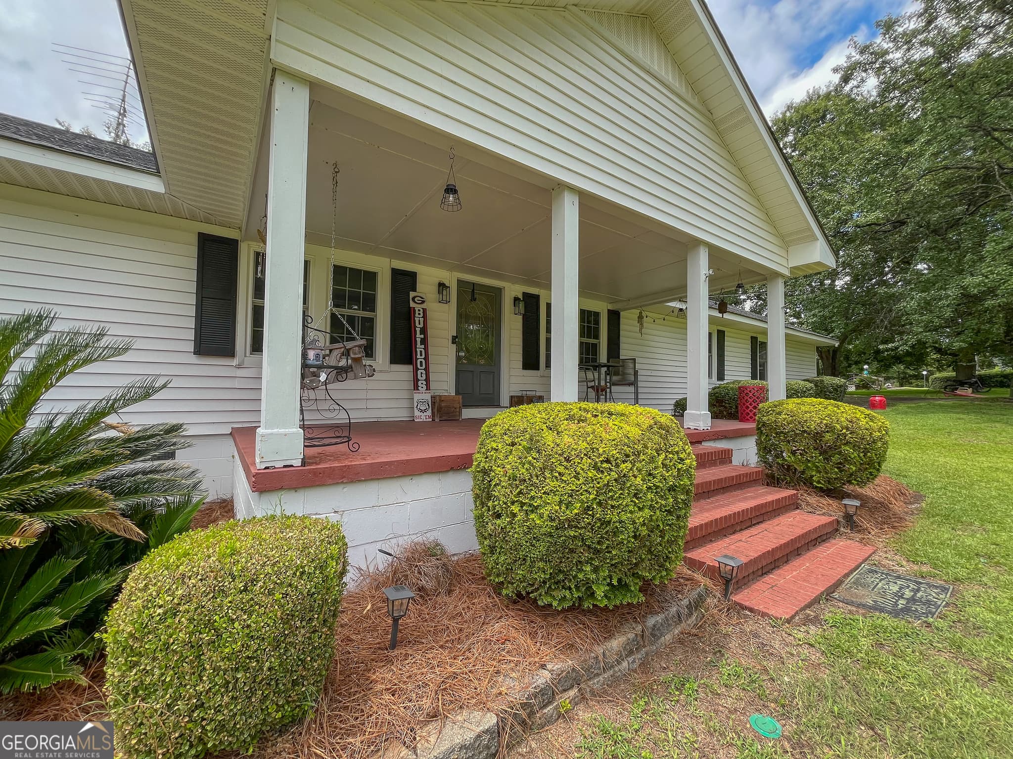 2 bedroom, 2 bathroom, 2,056 sq ft single family residence under contract at 431 Strickland Road, Dublin, GA 31021 — photo 4