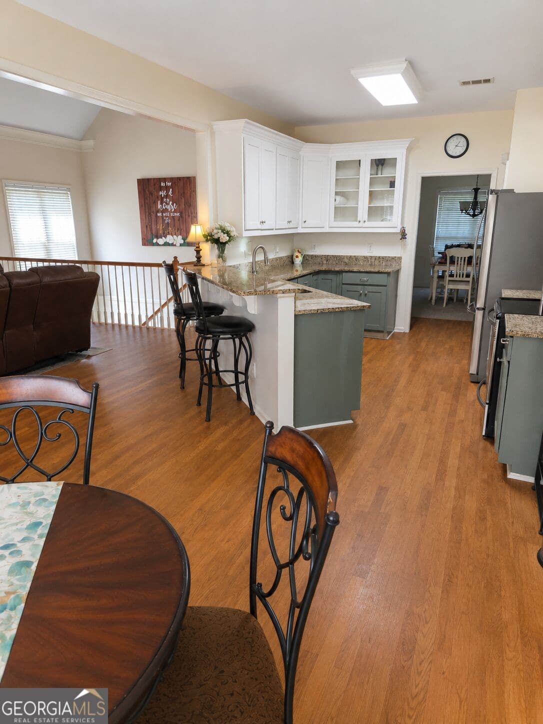 4 bedroom, 2.5 bathroom, 3,687 sq ft single family residence for sale at 123 W Castle View Drive, Braselton, GA 30517 — photo 6