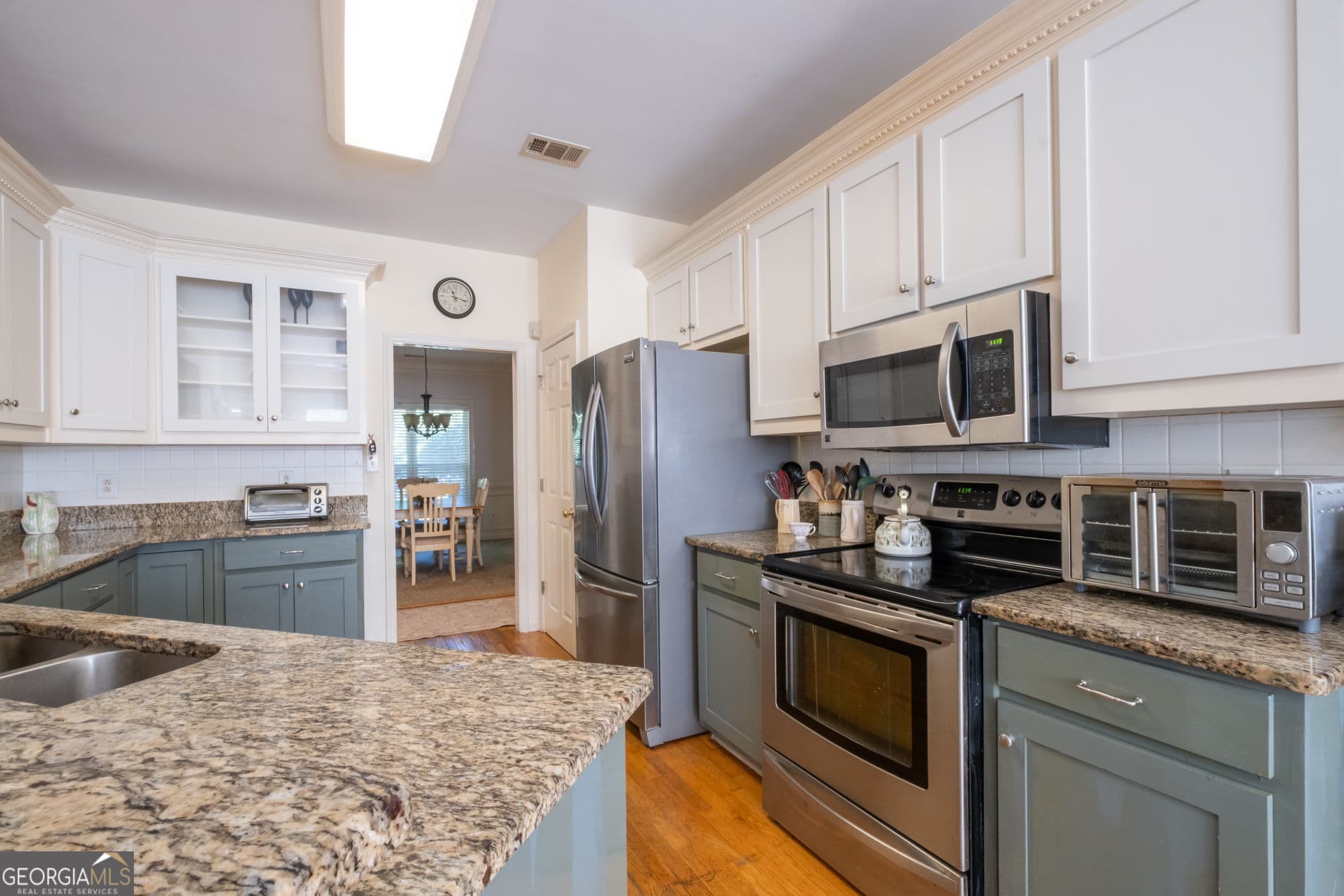 4 bedroom, 2.5 bathroom, 3,687 sq ft single family residence for sale at 123 W Castle View Drive, Braselton, GA 30517 — photo 5