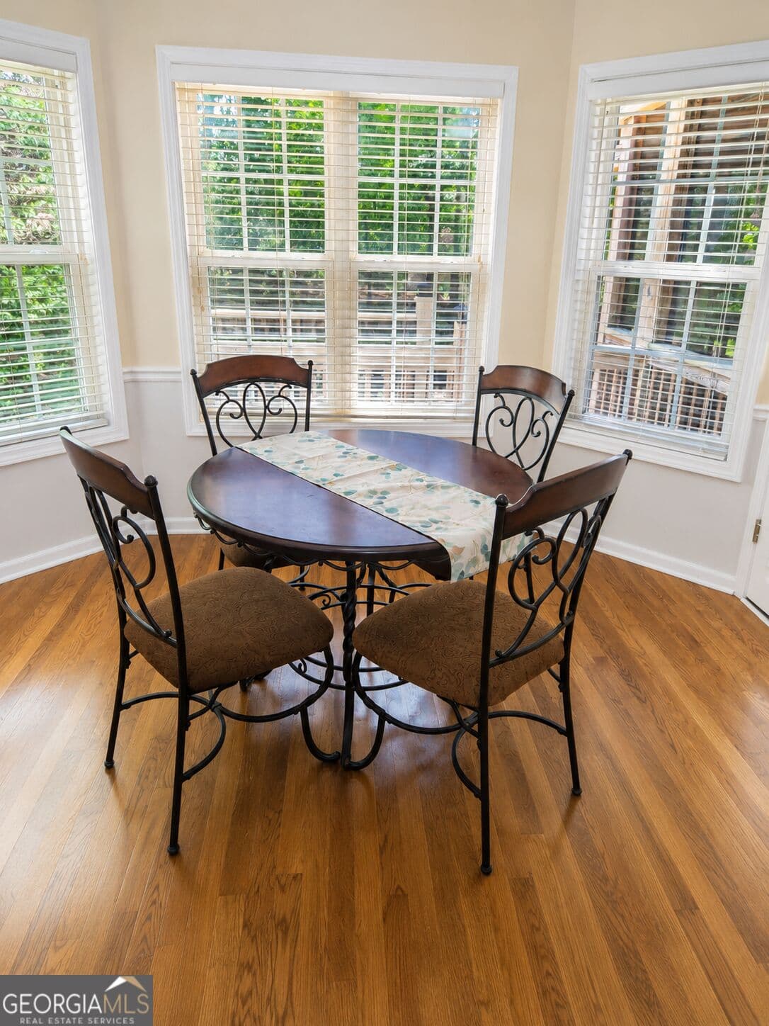 4 bedroom, 2.5 bathroom, 3,687 sq ft single family residence for sale at 123 W Castle View Drive, Braselton, GA 30517 — photo 9