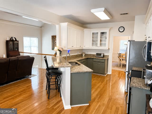 4 bedroom, 2.5 bathroom, 3,687 sq ft single family residence for sale at 123 W Castle View Drive, Braselton, GA 30517 — photo 4