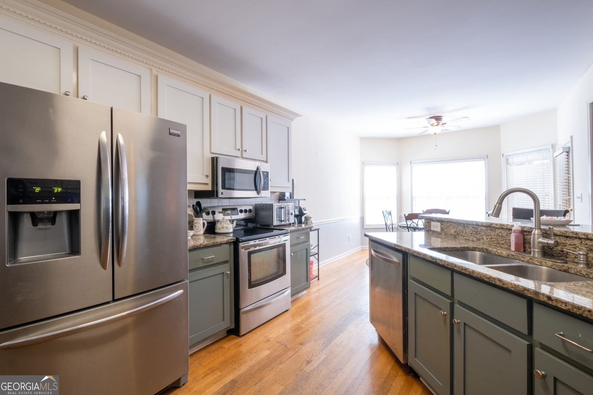4 bedroom, 2.5 bathroom, 3,687 sq ft single family residence for sale at 123 W Castle View Drive, Braselton, GA 30517 — photo 8