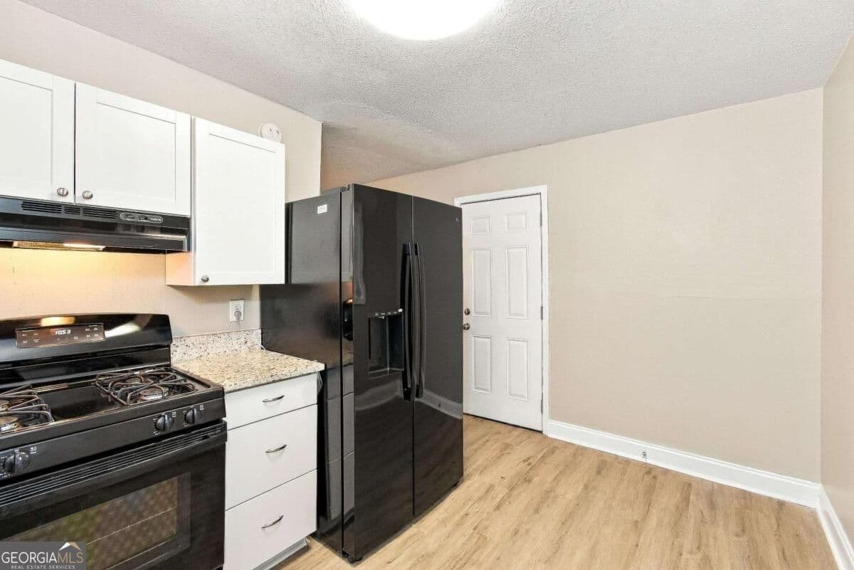 2 bedroom, 1 bathroom single family residence for rent at 2838 Cardo Drive, Atlanta, GA 30318 for $1,390 a month — photo 3