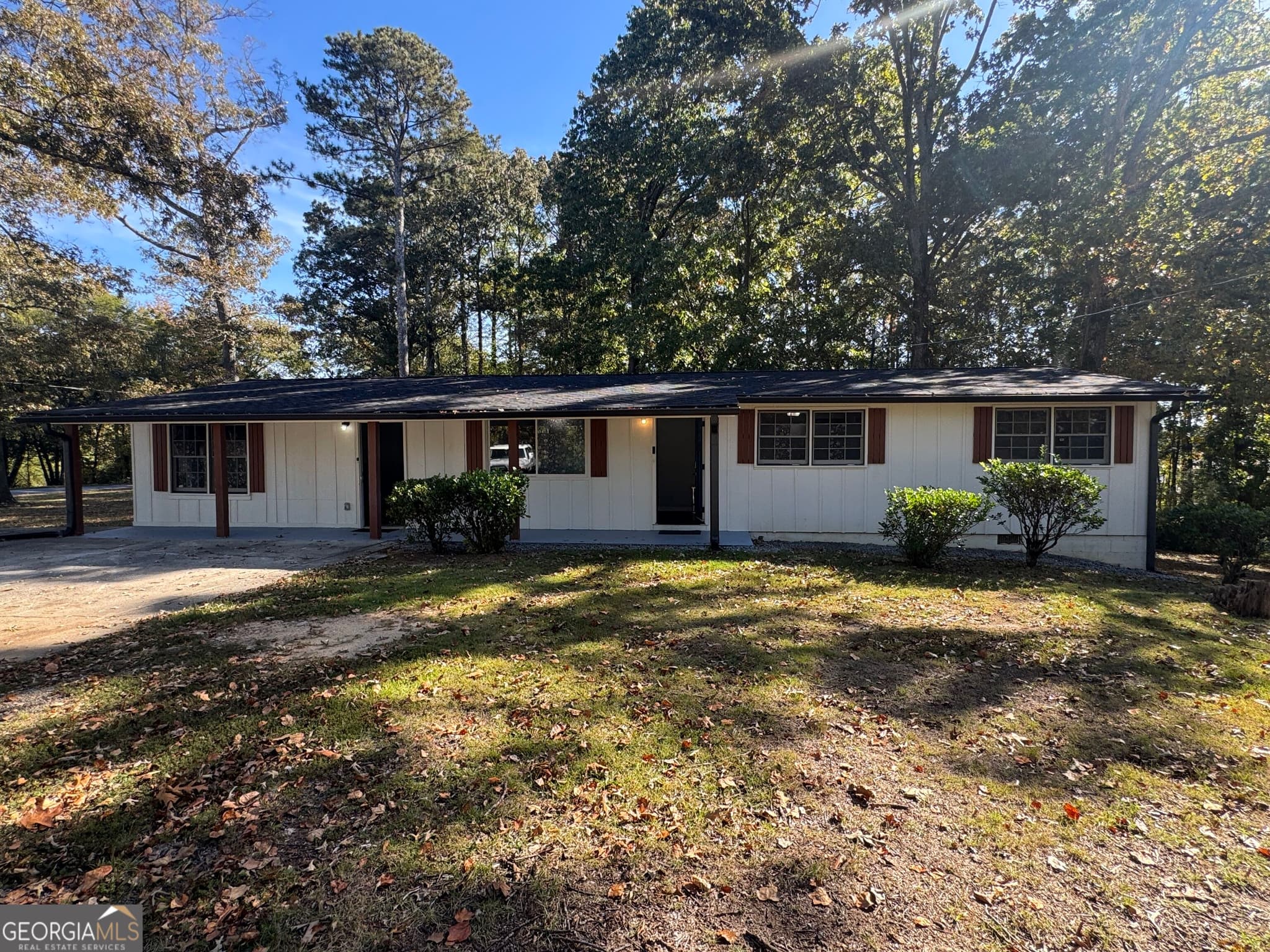 2 bedroom, 2 bathroom, 1,300 sq ft single family residence for rent at 4117 Etowah Drive, Acworth, GA 30102 for $2,300 a month — photo 2
