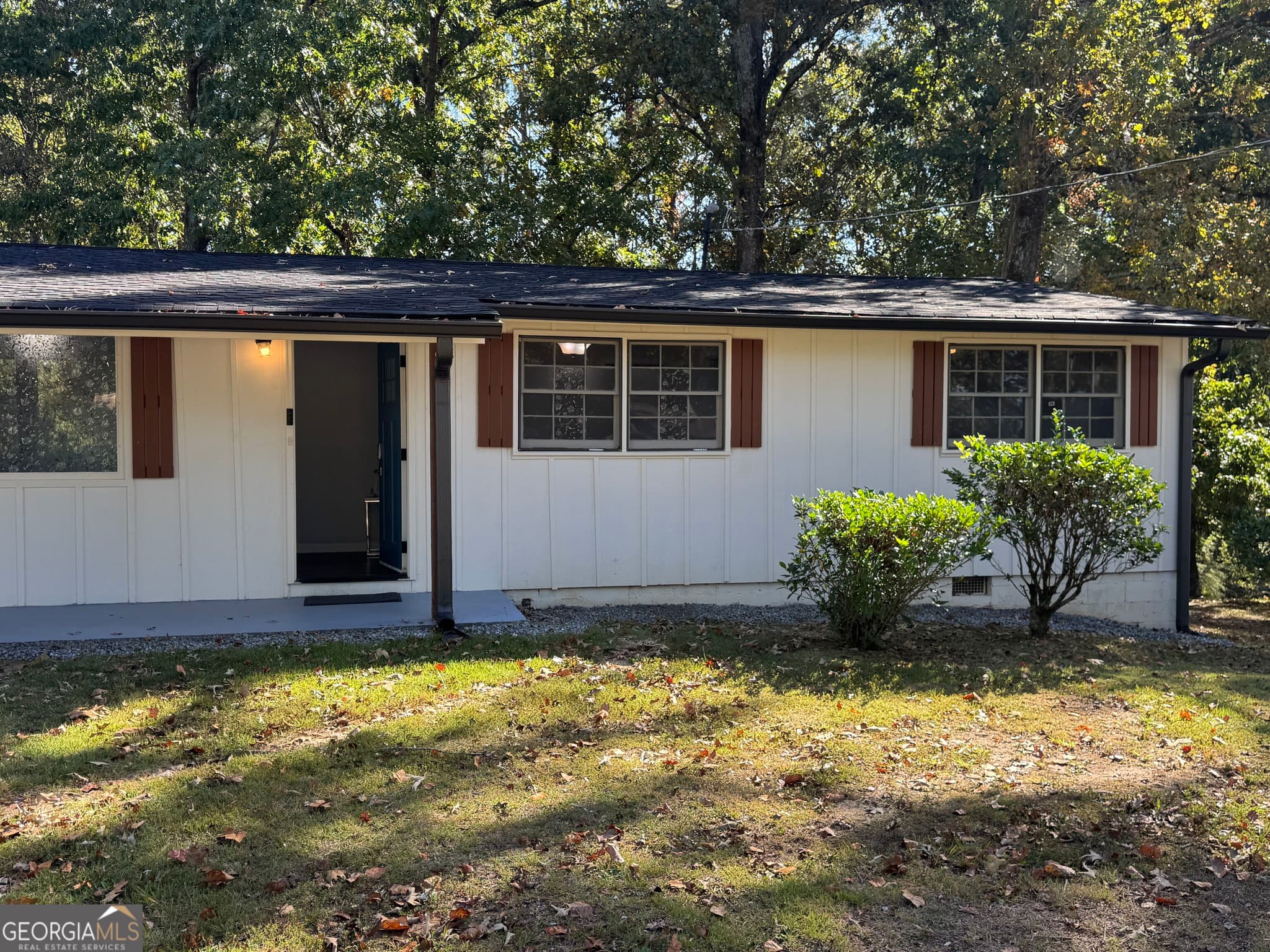2 bedroom, 2 bathroom, 1,300 sq ft single family residence for rent at 4117 Etowah Drive, Acworth, GA 30102 for $2,300 a month — photo 3