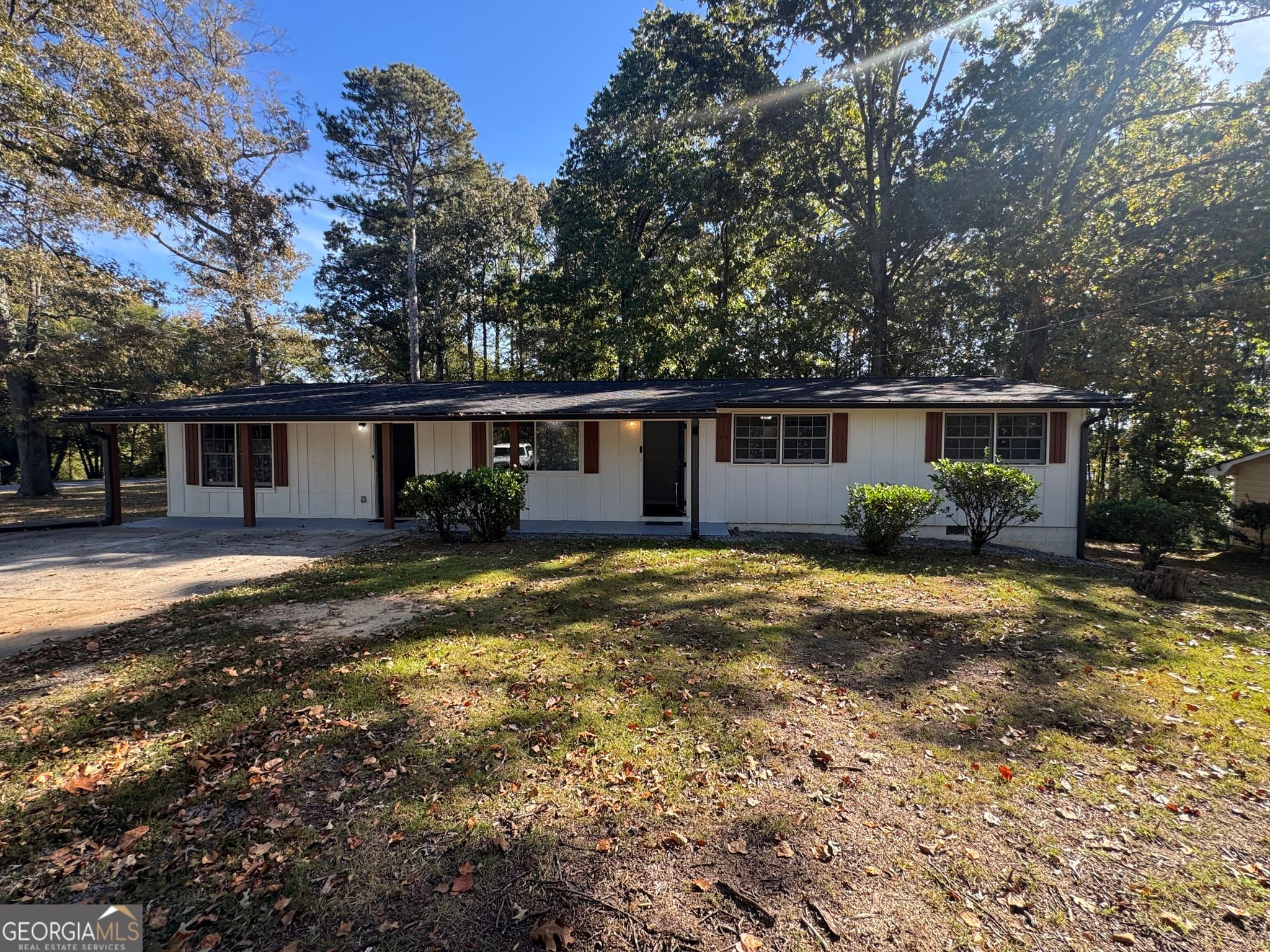 2 bedroom, 2 bathroom, 1,300 sq ft single family residence for rent at 4117 Etowah Drive, Acworth, GA 30102 for $2,300 a month — photo 1 of 24