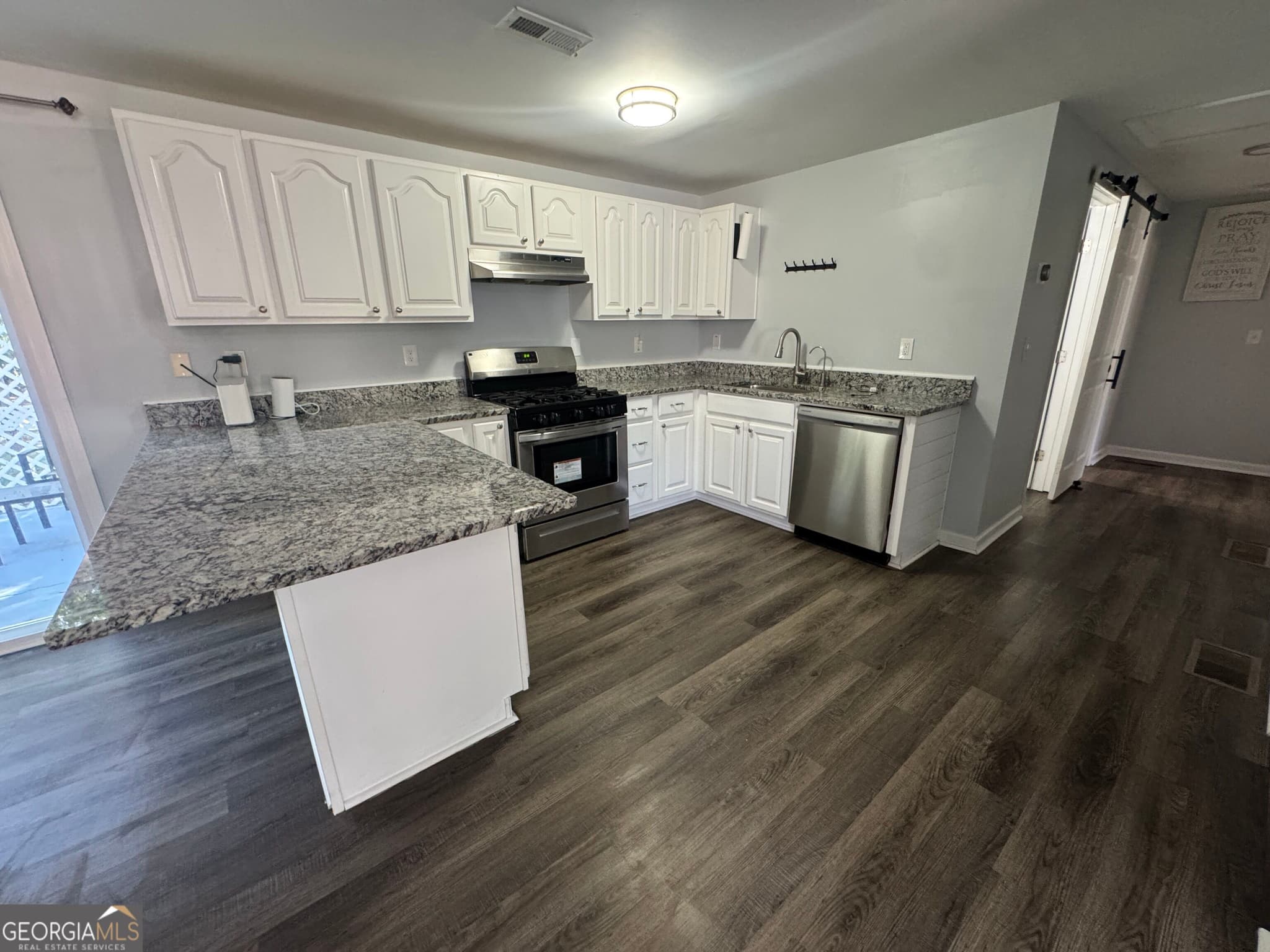 2 bedroom, 2 bathroom, 1,300 sq ft single family residence for rent at 4117 Etowah Drive, Acworth, GA 30102 for $2,300 a month — photo 8