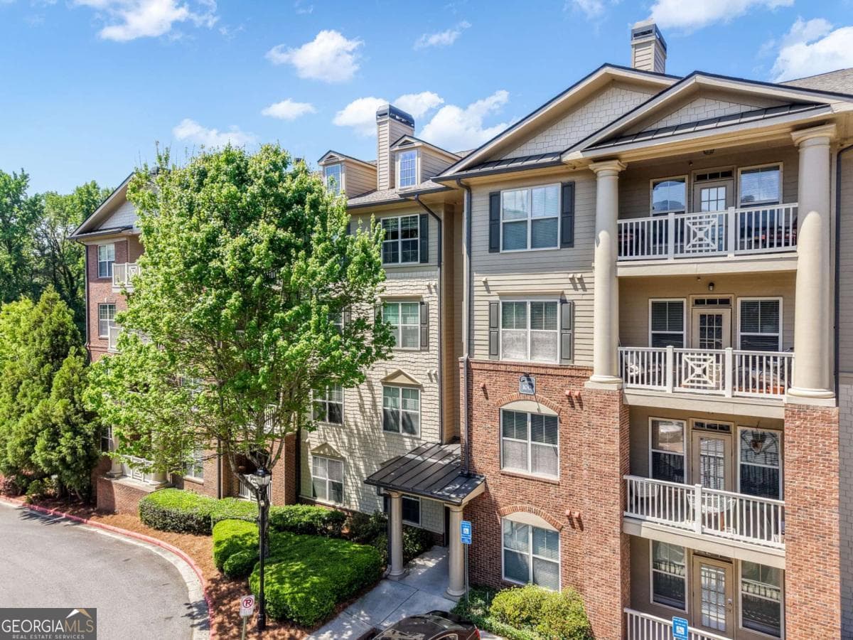 2 bedroom, 2 bathroom, 1,173 sq ft condominium for sale at 4805 W Village Way 1206, Smyrna, GA 30080