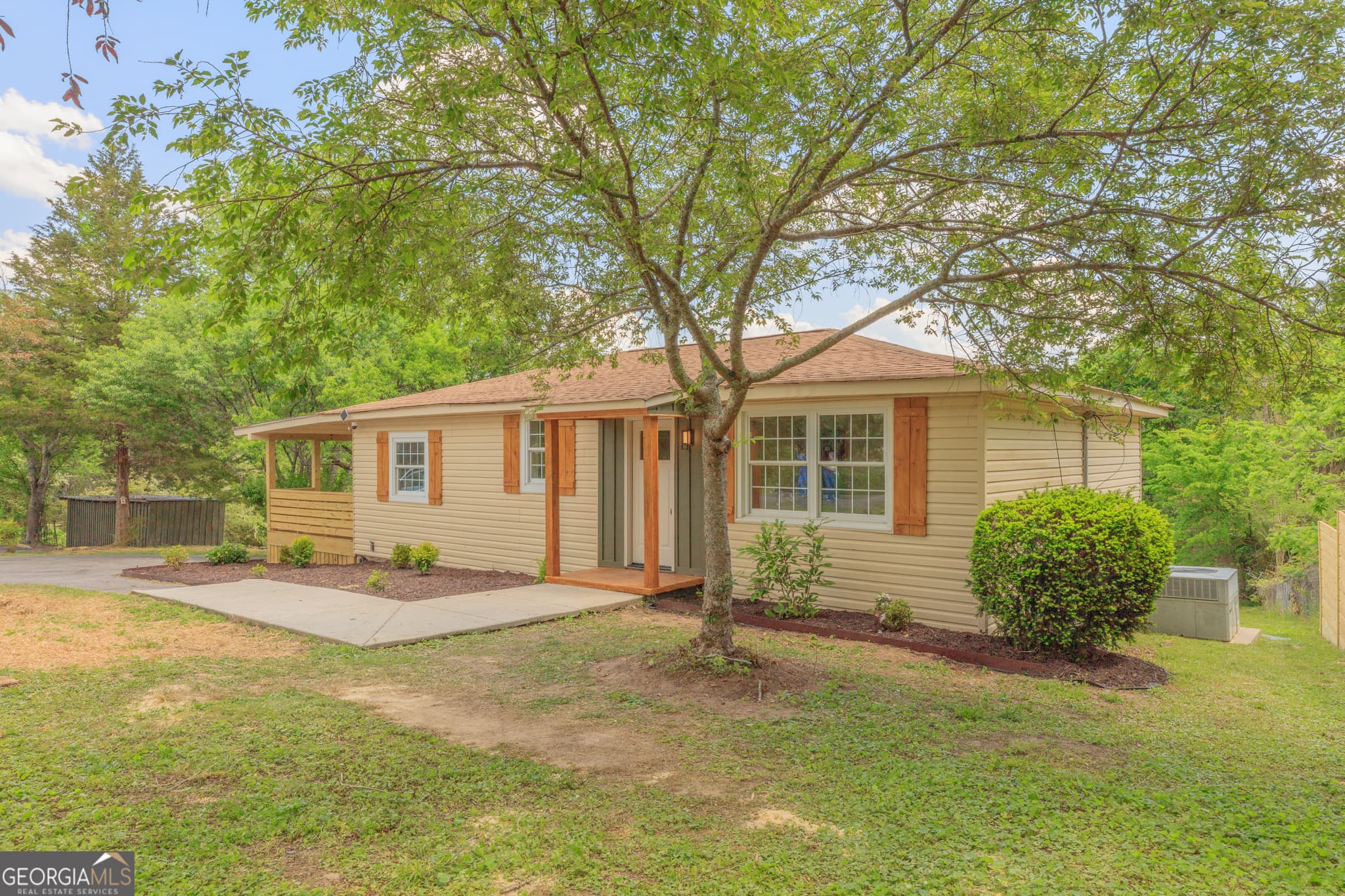 3 bedroom, 2 bathroom, 991 sq ft single family residence sold at 612 Garden Farm Road, Rossville, GA 30741