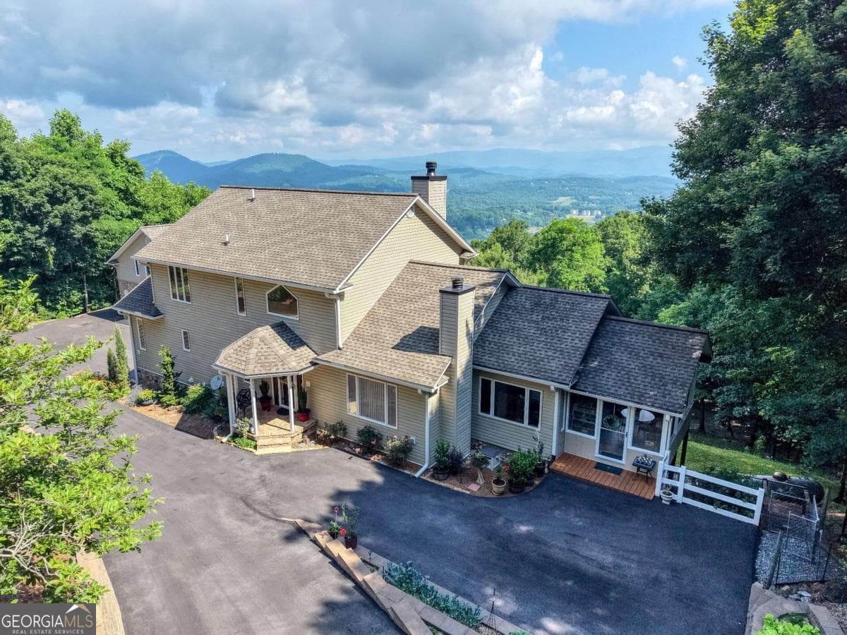 4 bedroom, 4 bathroom, 3,999 sq ft single family residence for sale at 880 Locust Trail, Hiawassee, GA 30546 — photo 2