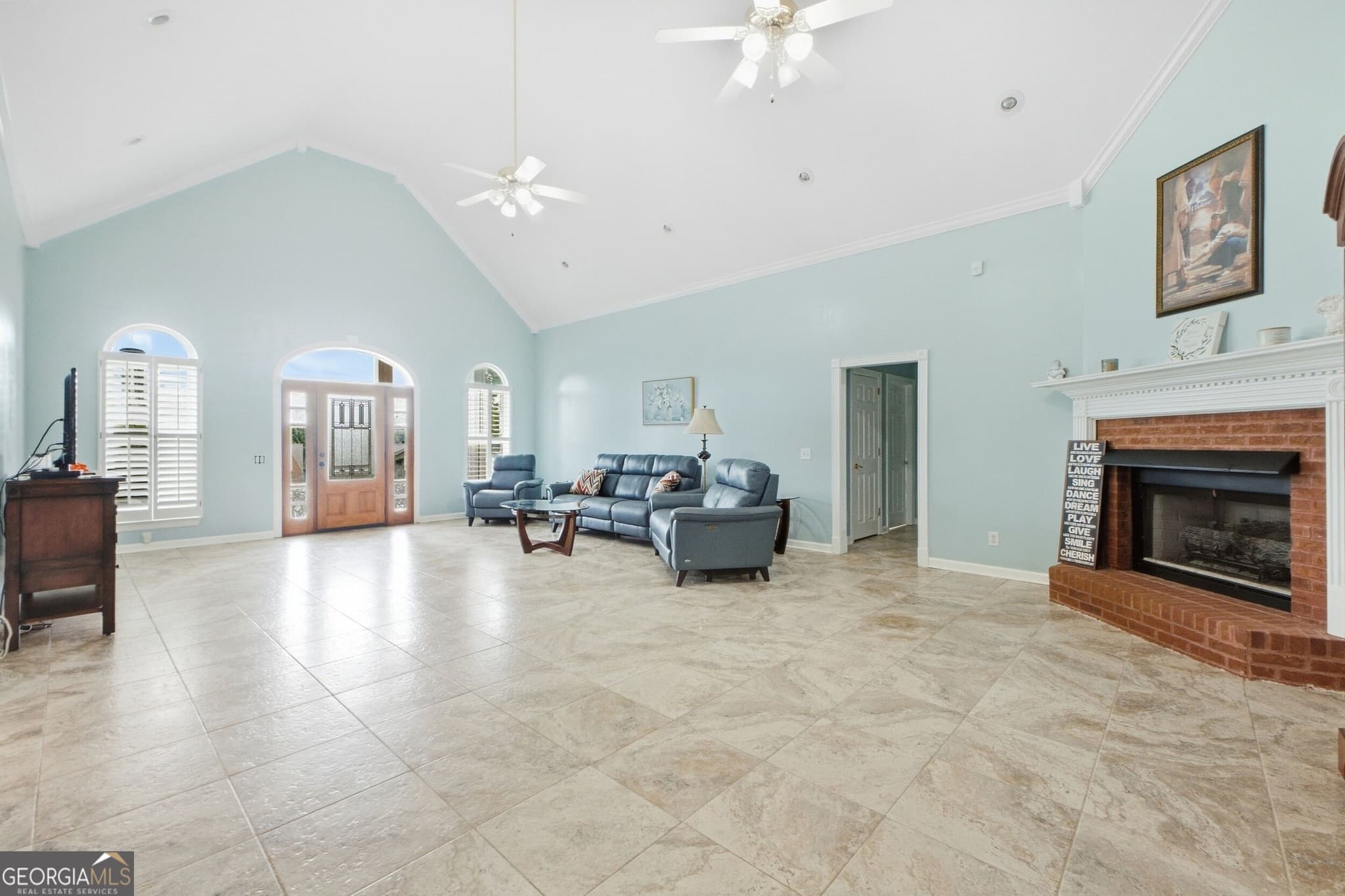 4 bedroom, 3.5 bathroom, 2,767 sq ft single family residence for sale at 8400 Heron Circle, Ooltewah, TN 37363 — photo 3