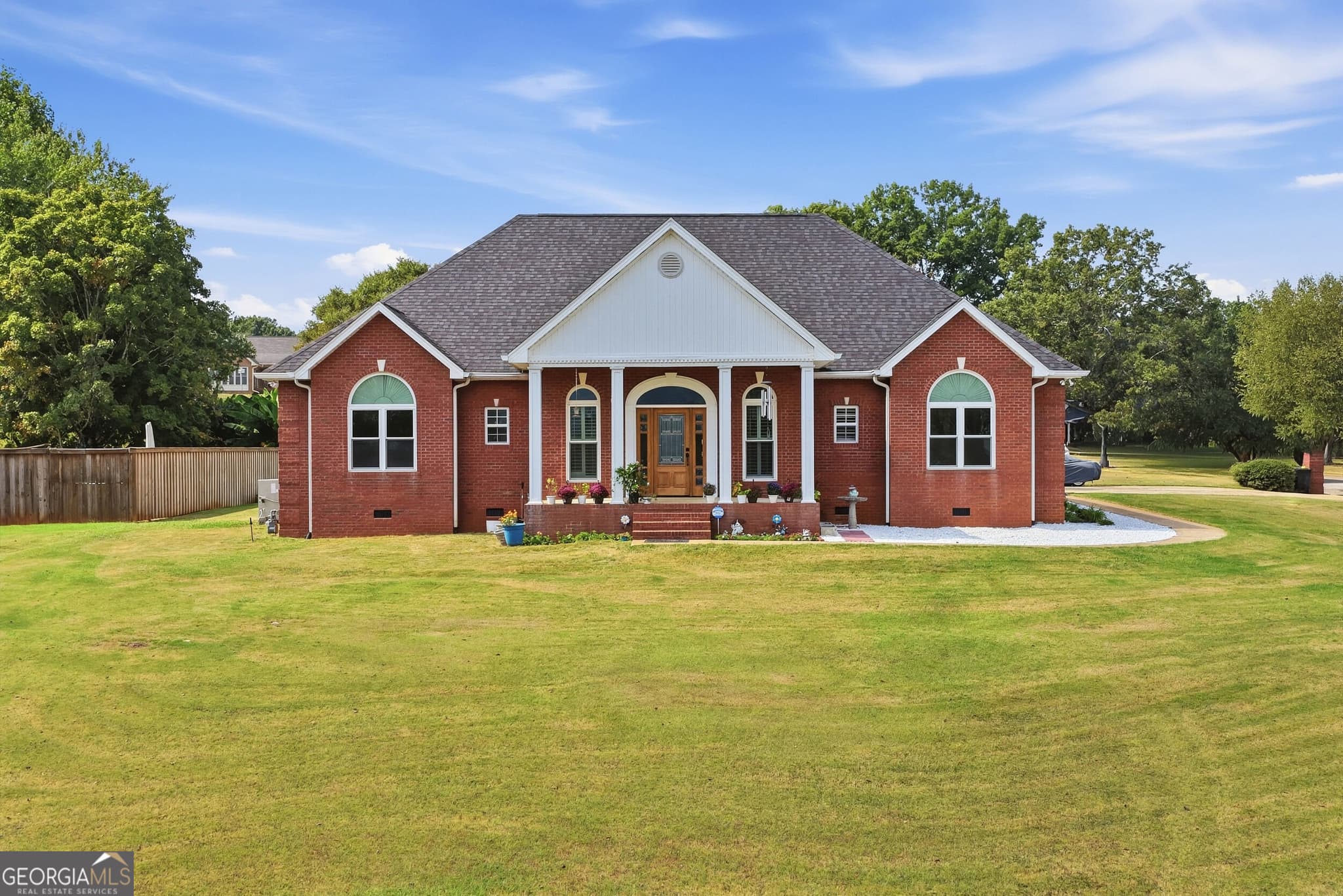 4 bedroom, 3.5 bathroom, 2,767 sq ft single family residence for sale at 8400 Heron Circle, Ooltewah, TN 37363 — photo 1 of 50