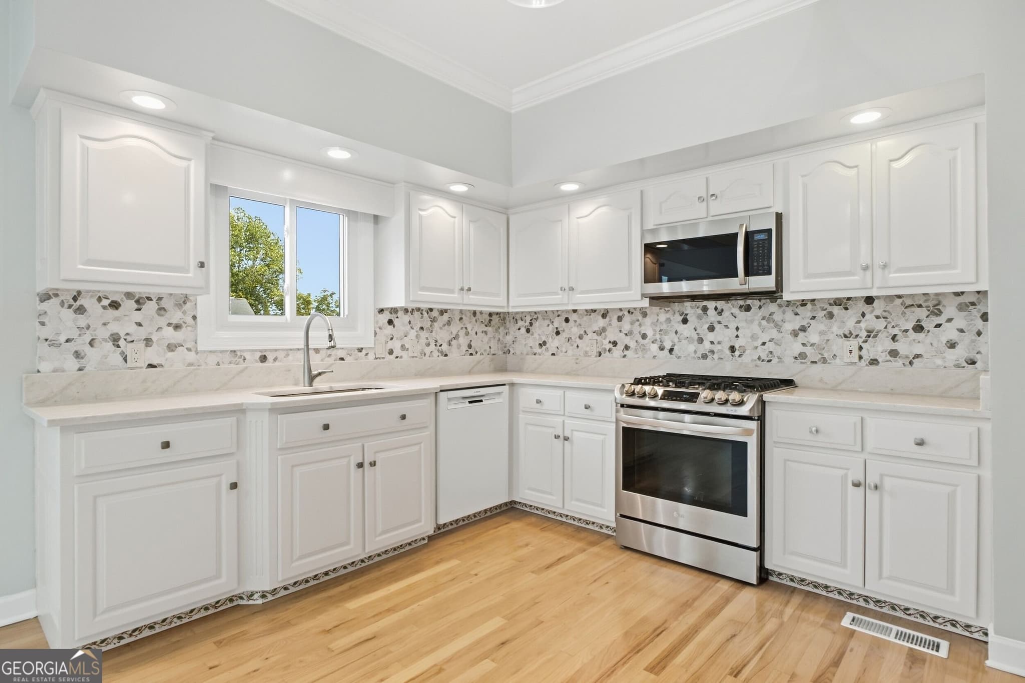 4 bedroom, 3.5 bathroom, 2,767 sq ft single family residence for sale at 8400 Heron Circle, Ooltewah, TN 37363 — photo 10