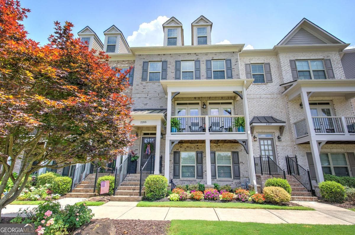 4 bedroom, 3.5 bathroom townhouse for sale at 2205 Fullers Alley, Kennesaw, GA 30144