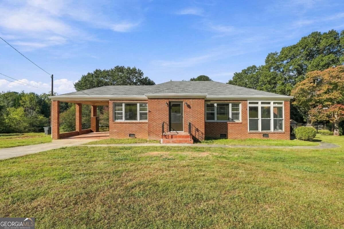 2 bedroom, 1 bathroom, 1,566 sq ft single family residence for sale at 3016 Maple Road, Lindale, GA 30147 — photo 2
