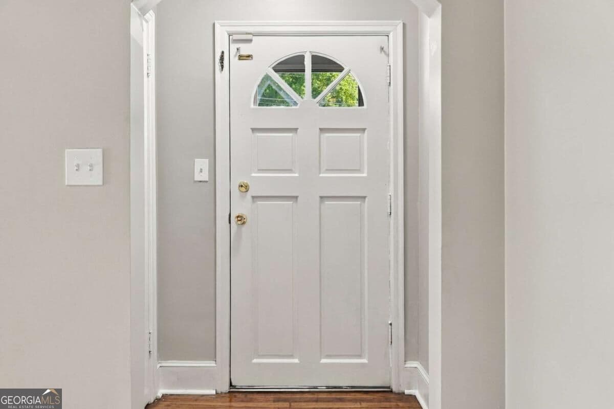 2 bedroom, 1 bathroom, 1,566 sq ft single family residence for sale at 3016 Maple Road, Lindale, GA 30147 — photo 4