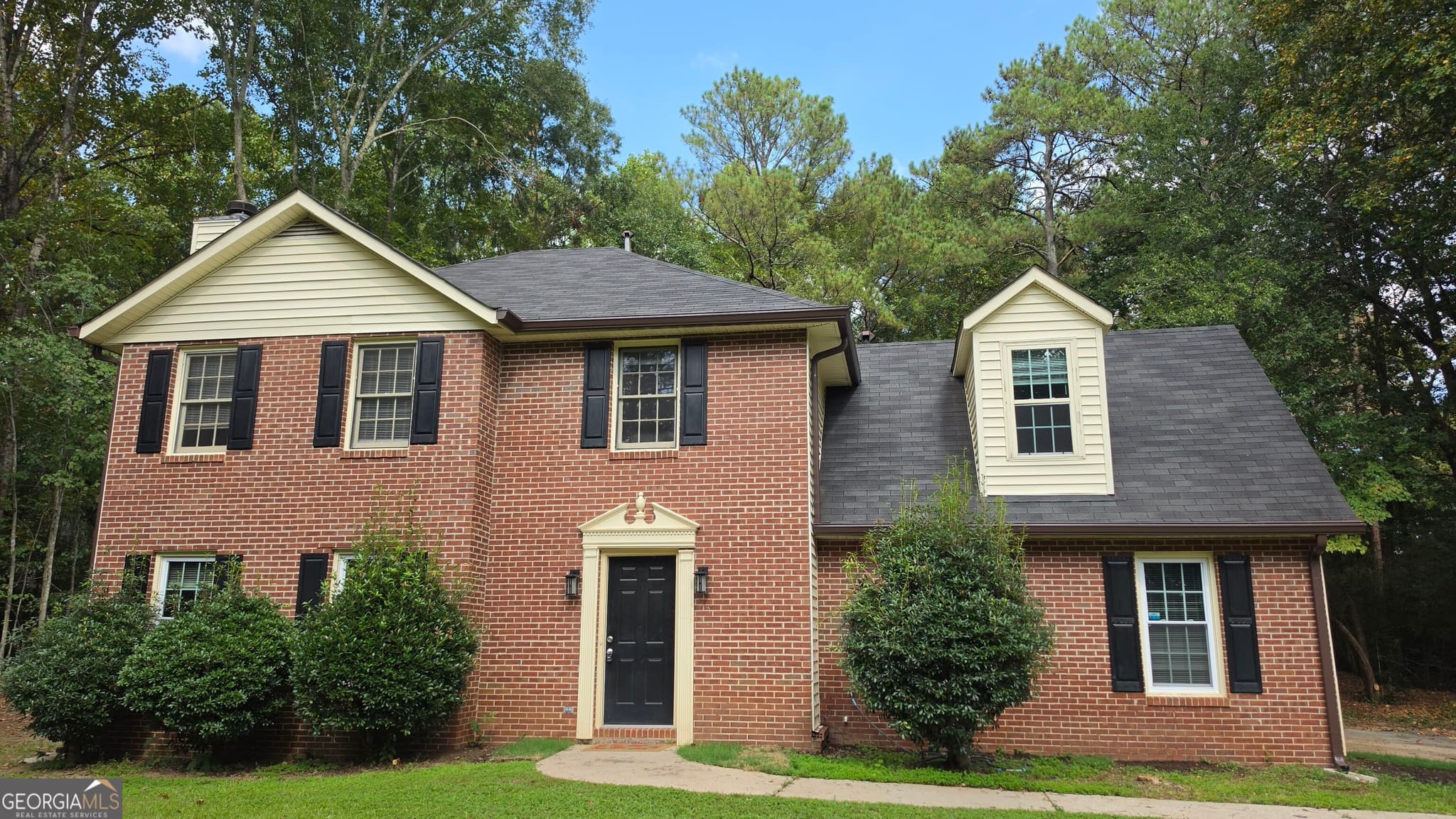 4 bedroom, 2.5 bathroom, 1,921 sq ft single family residence for rent at 40 Lake Court, Stockbridge, GA 30281 for $2,000 a month