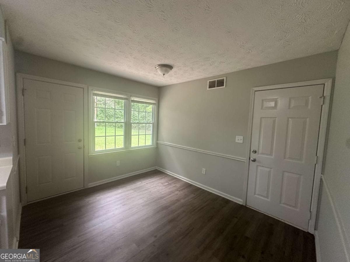 4 bedroom, 2.5 bathroom, 1,921 sq ft single family residence for rent at 40 Lake Court, Stockbridge, GA 30281 for $2,000 a month — photo 9