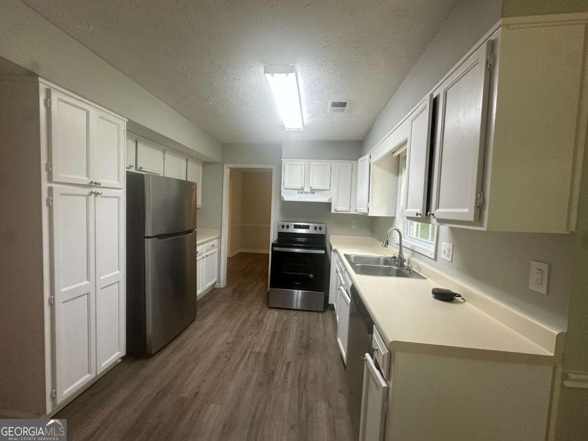 4 bedroom, 2.5 bathroom, 1,921 sq ft single family residence for rent at 40 Lake Court, Stockbridge, GA 30281 for $2,000 a month — photo 8