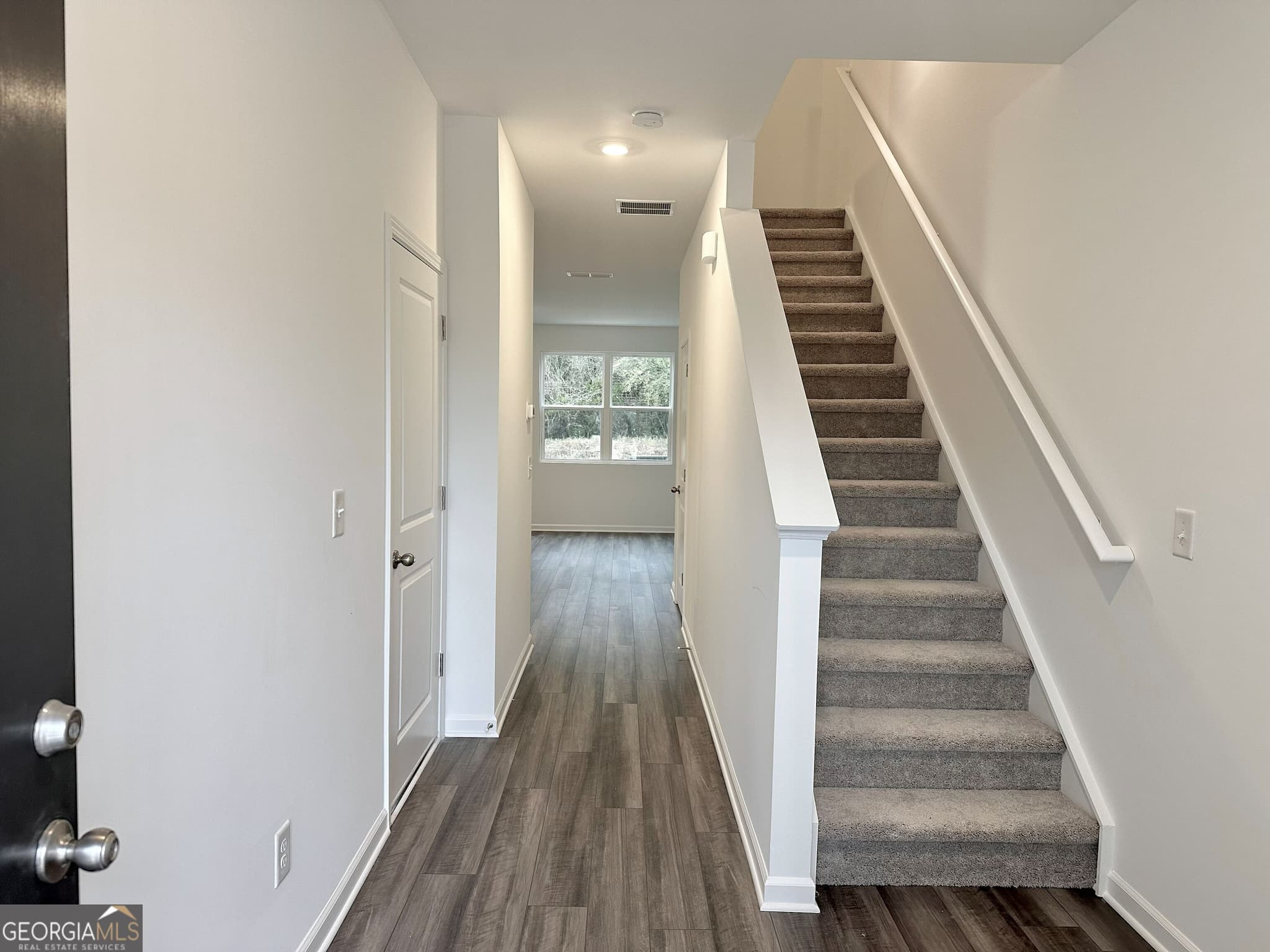 3 bedroom, 2.5 bathroom, 1,386 sq ft townhouse for sale at 166 Alpha Drive, Cartersville, GA 30120 — photo 2