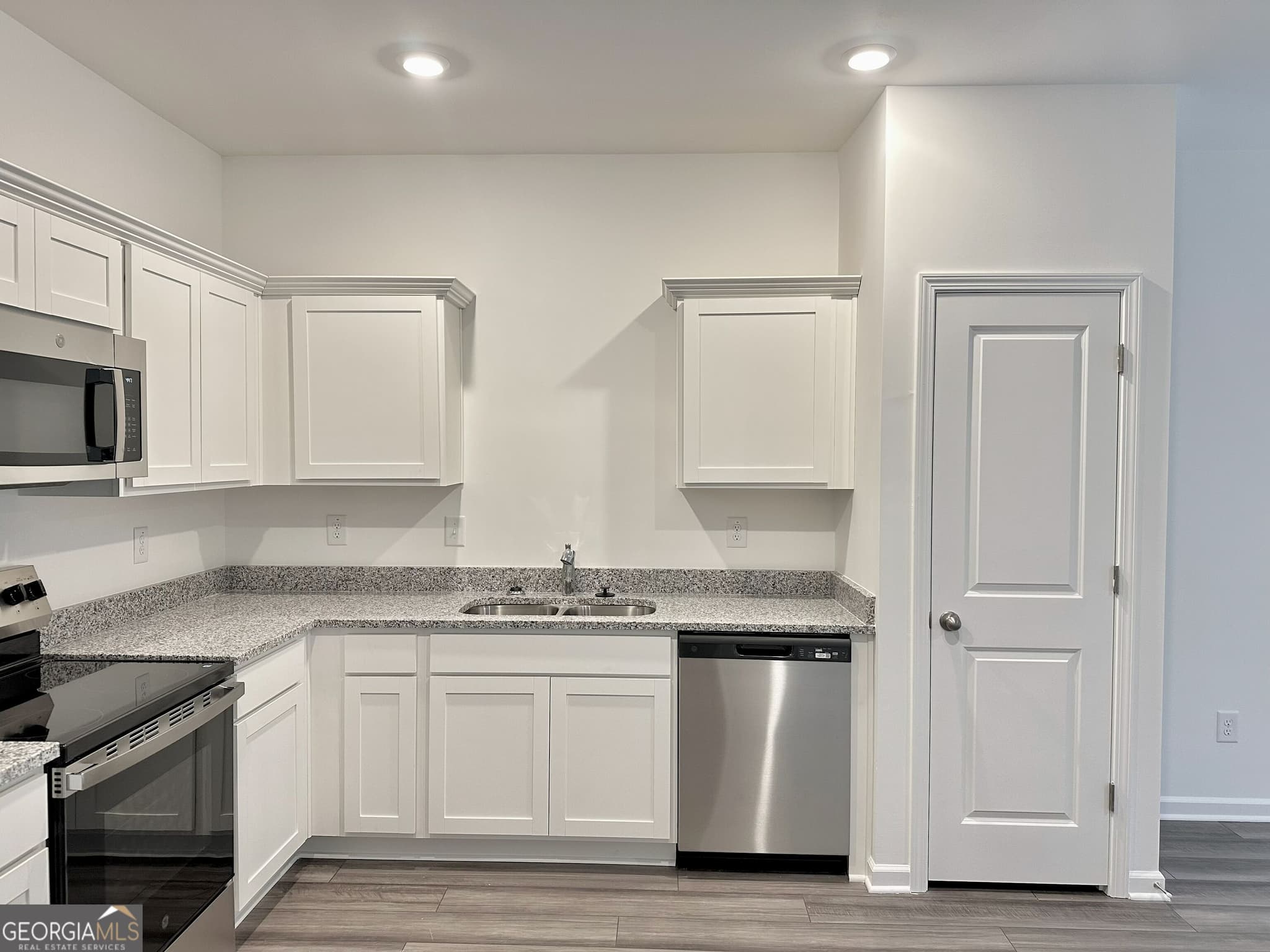3 bedroom, 2.5 bathroom, 1,386 sq ft townhouse for sale at 166 Alpha Drive, Cartersville, GA 30120 — photo 6