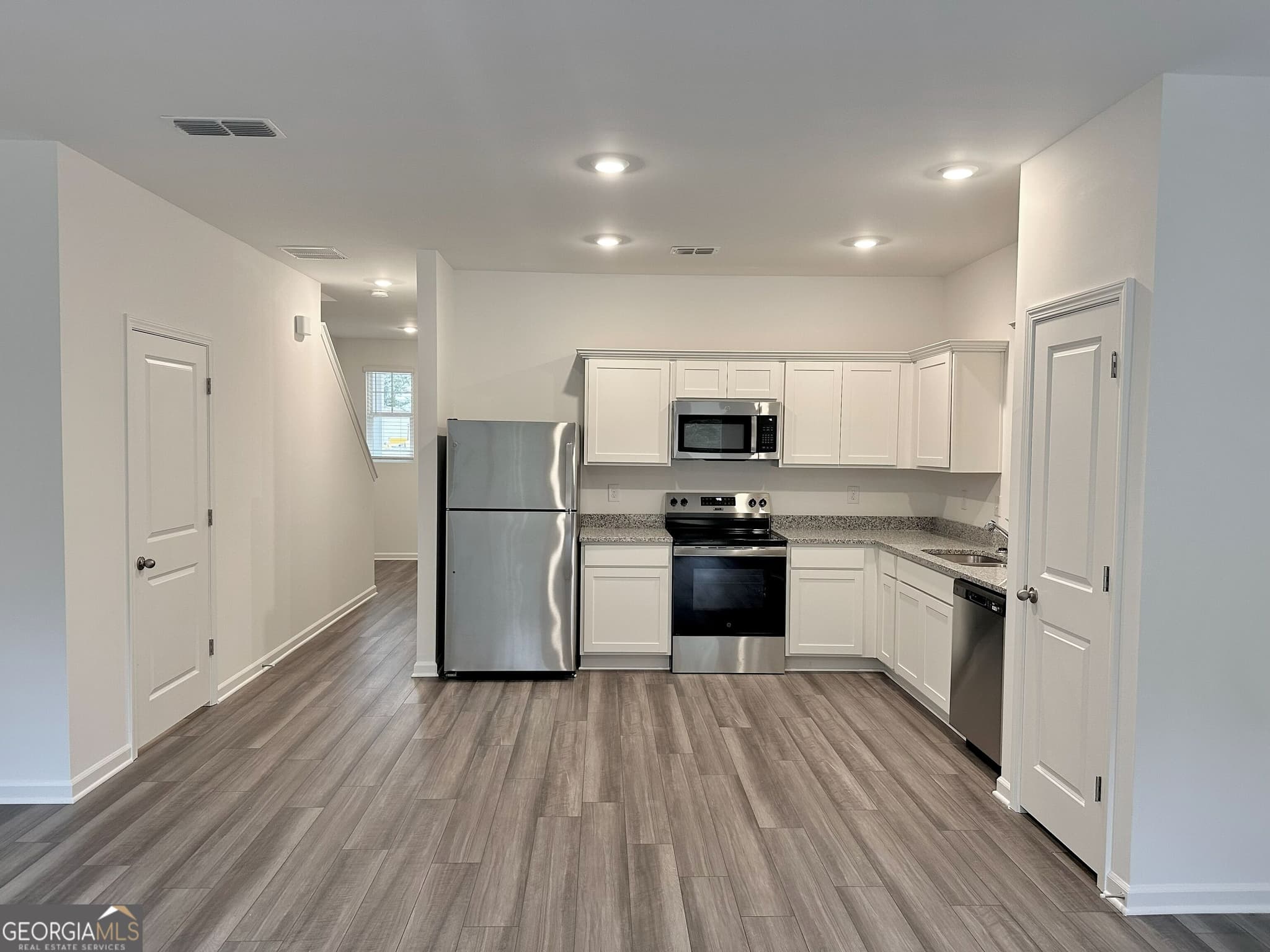 3 bedroom, 2.5 bathroom, 1,386 sq ft townhouse for sale at 166 Alpha Drive, Cartersville, GA 30120 — photo 4