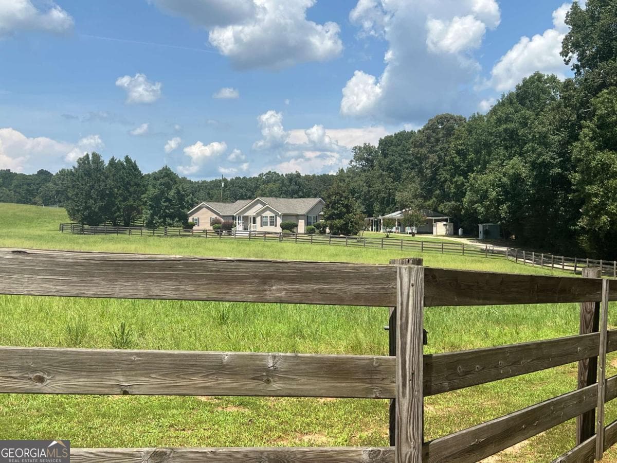 3 bedroom, 2 bathroom, 1,985 sq ft single family residence for sale at 849 Floyd Road, Danielsville, GA 30633 — photo 3