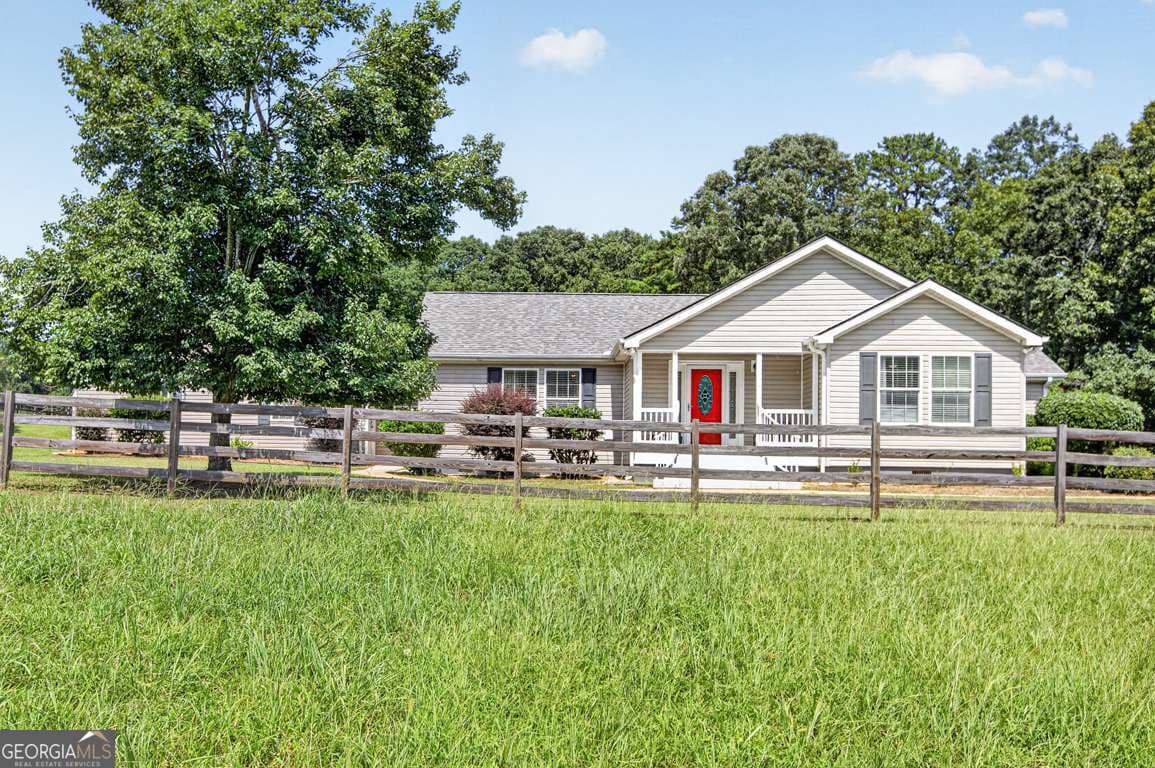 3 bedroom, 2 bathroom, 1,985 sq ft single family residence for sale at 849 Floyd Road, Danielsville, GA 30633 — photo 1 of 34
