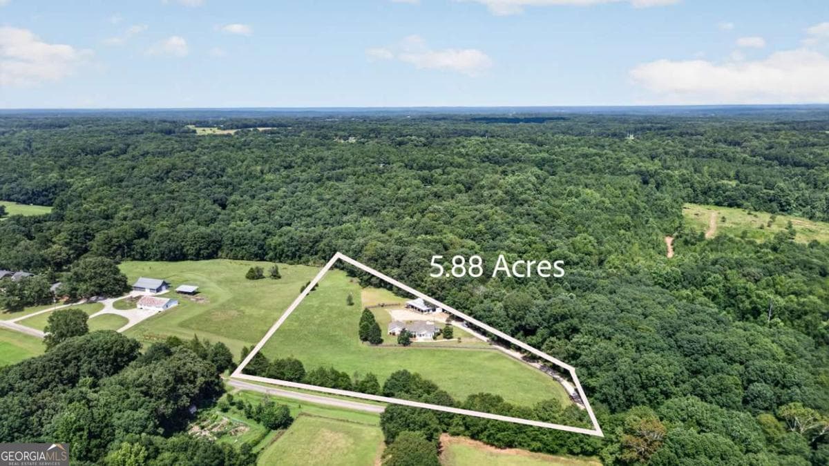 3 bedroom, 2 bathroom, 1,985 sq ft single family residence for sale at 849 Floyd Road, Danielsville, GA 30633 — photo 4