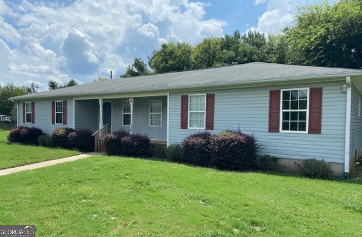 3 bedroom, 2 bathroom, 1,048 sq ft duplex for rent at 529 Railroad Street 2B, Fort Valley, GA 31030 for $995 a month