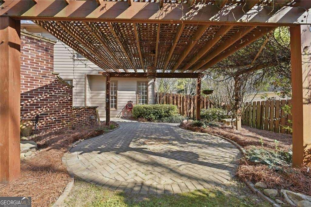 4 bedroom, 2.5 bathroom, 2,766 sq ft single family residence for sale at 1634 Bailey Farms Drive, Lawrenceville, GA 30043 — photo 9