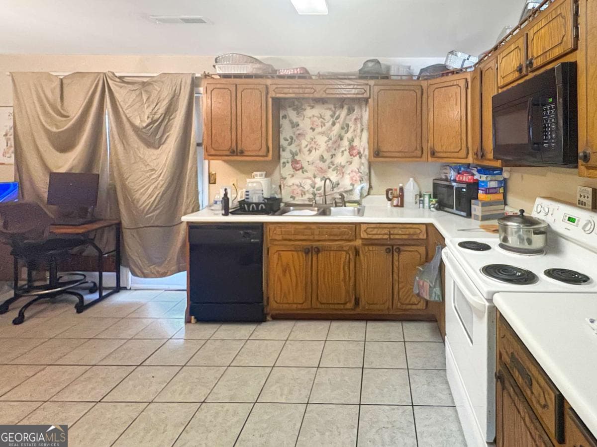 multi family,townhouse for sale at 664 Browning Lane, Conyers, GA 30013 — photo 7