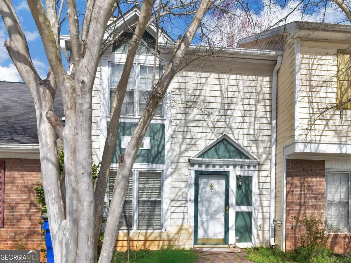 multi family,townhouse for sale at 664 Browning Lane, Conyers, GA 30013 — photo 1 of 10