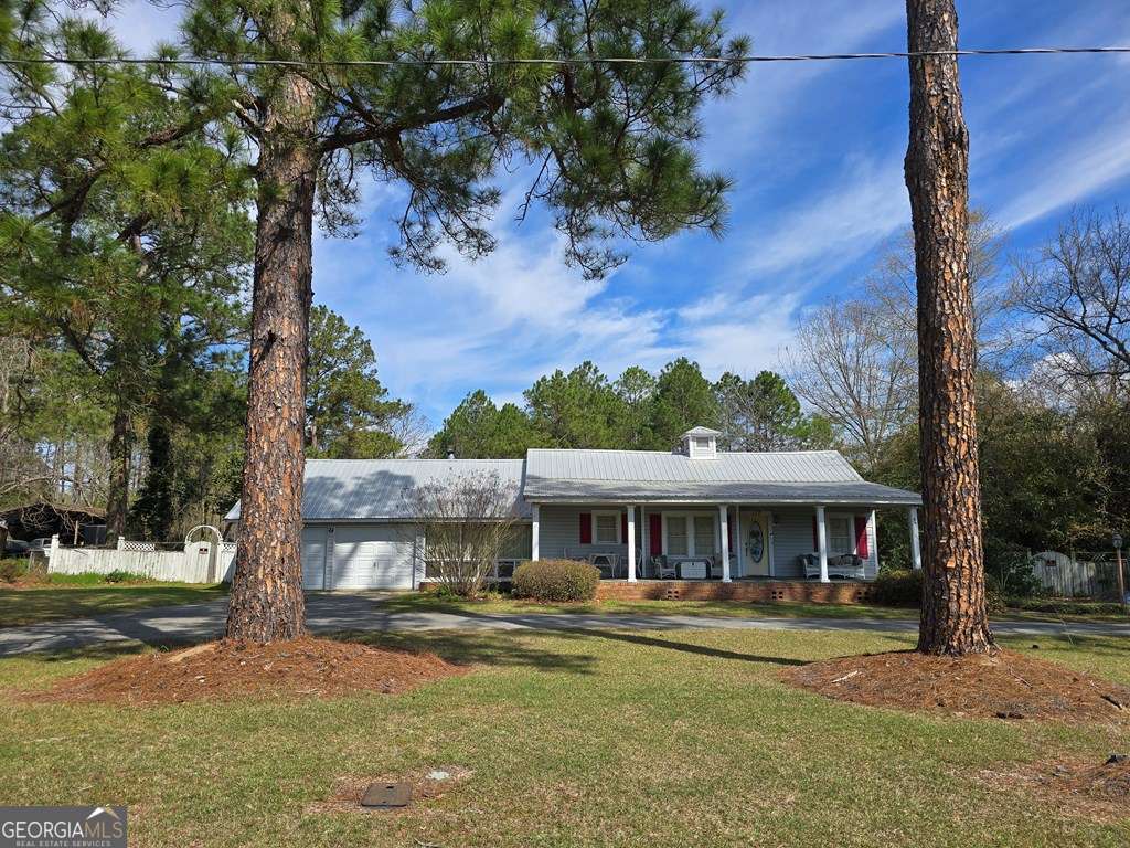 3 bedroom, 3 bathroom, 2,898 sq ft single family residence for sale at 117 Lower Rebecca Road, Fitzgerald, GA 31750 — photo 2