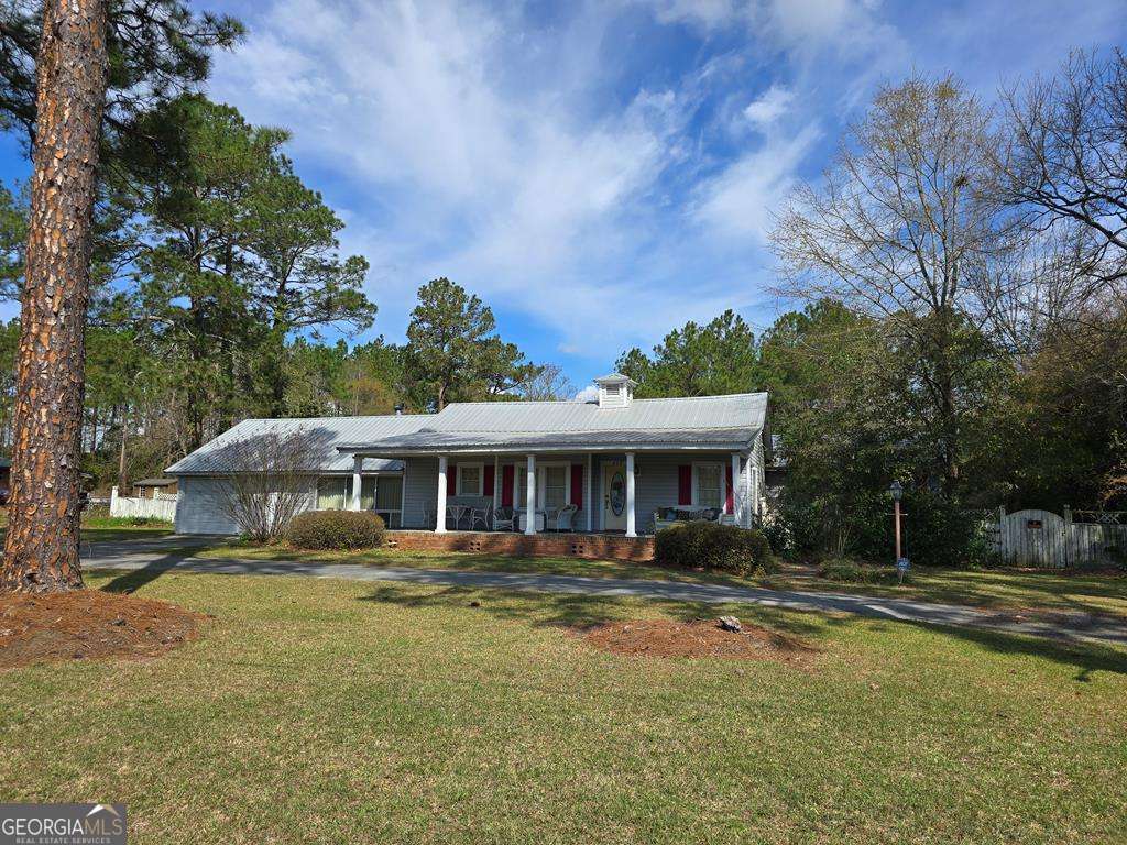 3 bedroom, 3 bathroom, 2,898 sq ft single family residence for sale at 117 Lower Rebecca Road, Fitzgerald, GA 31750