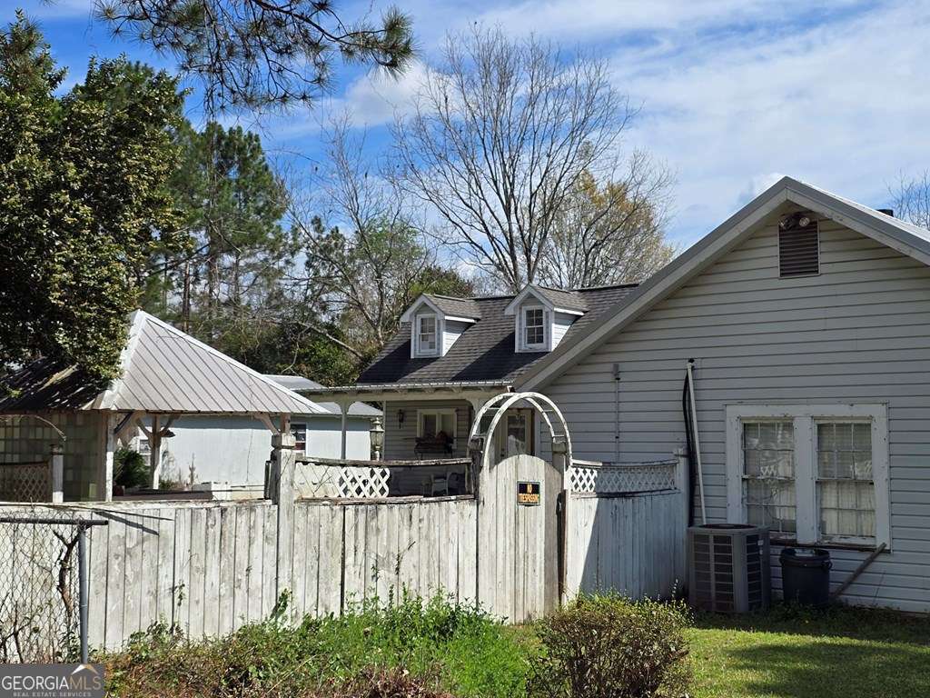 3 bedroom, 3 bathroom, 2,898 sq ft single family residence for sale at 117 Lower Rebecca Road, Fitzgerald, GA 31750 — photo 4