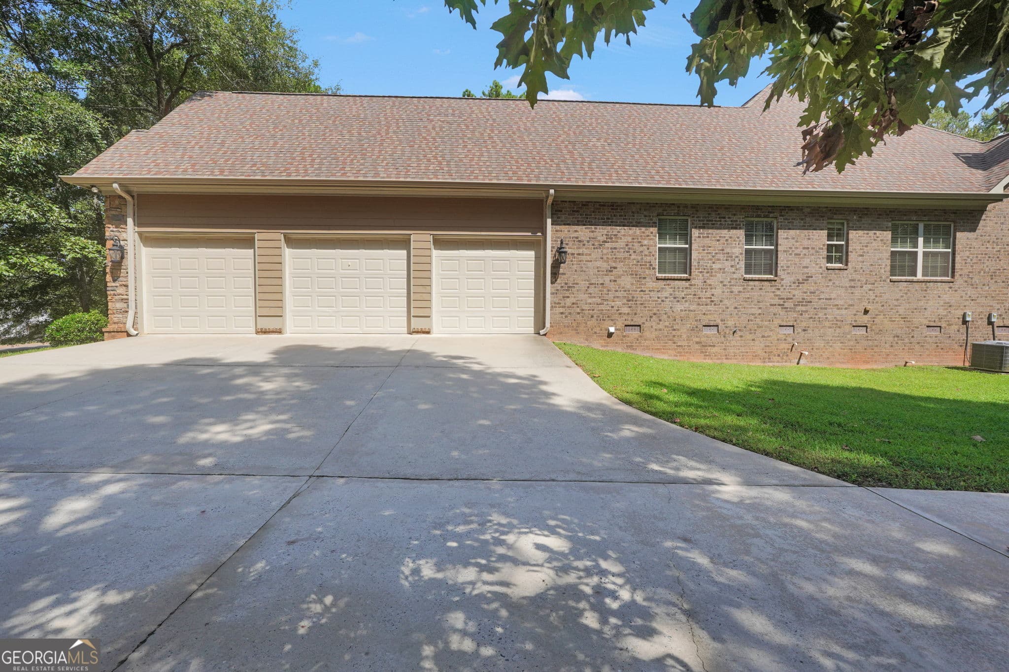 5 bedroom, 3.5 bathroom, 3,920 sq ft single family residence for sale at 505 Crescent Drive, Forsyth, GA 31029 — photo 10