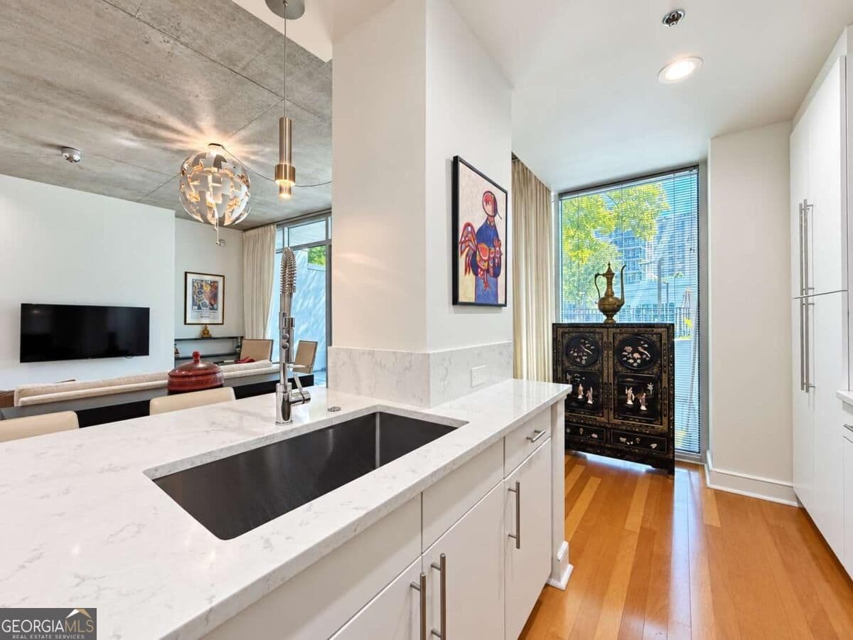 1 bedroom, 1.5 bathroom, 895 sq ft condominium for sale at 44 Peachtree Place 634, Atlanta, GA 30309 — photo 10