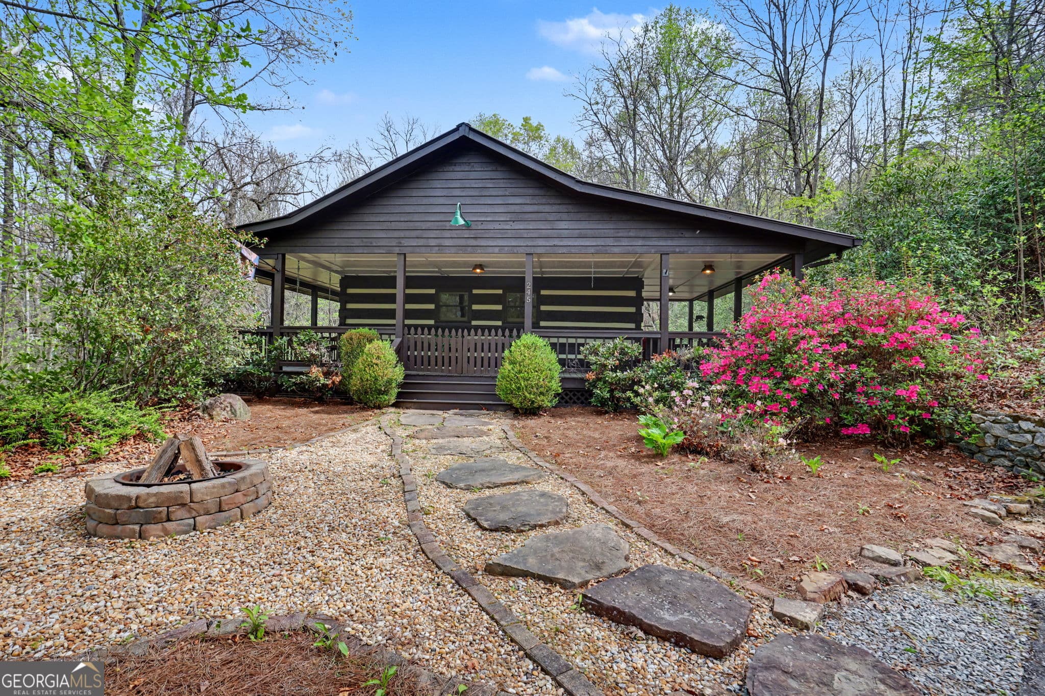 3 bedroom, 2 bathroom, 2,360 sq ft cabin,single family residence sold at 245 Lookout Ridge Road, Clayton, GA 30525