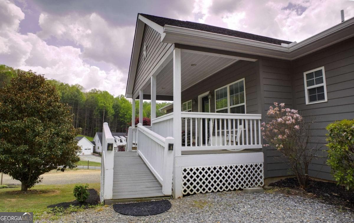 5 bedroom, 3 bathroom, 3,792 sq ft single family residence for sale at 394 Crawford Road, Blairsville, GA 30512 — photo 6